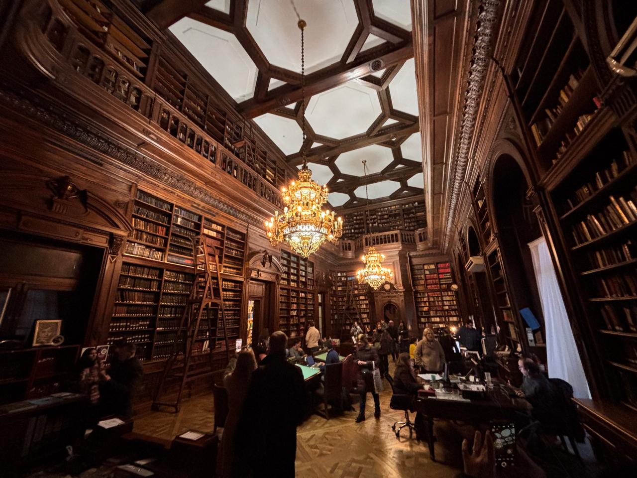 La Biblioteca Esteban Echeverría: un refugio literario en el corazón de Buenos Aires