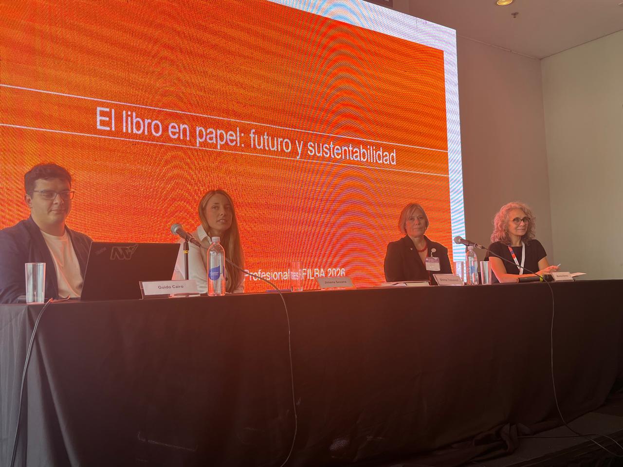 El libro en papel se discute a sí mismo