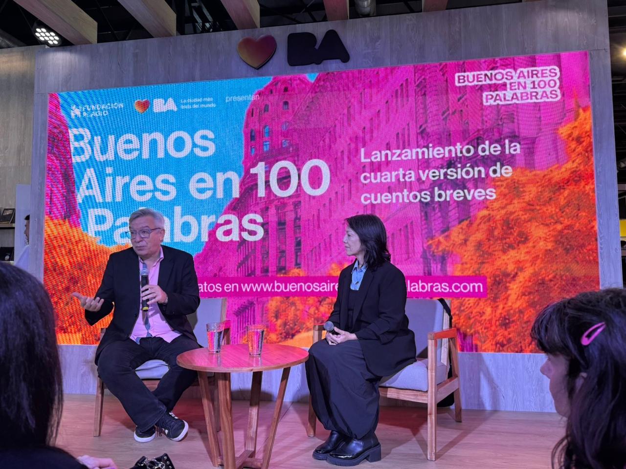 Escribir contra lo obvio: Alejandra Kamiya y el arte de decir mucho en cien palabras